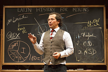 John Leguizamo, Latin history for morons, Tour de force, Timely production HD wallpaper