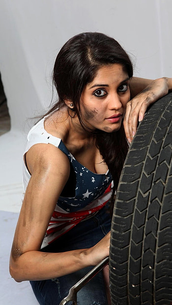Surabhi Puranik, Tamil Actress HD phone wallpaper