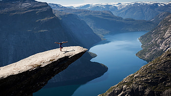 Trolltunga cliff, Skjeggedal secret, Norwegian natural beauty, Captivating world HD wallpaper