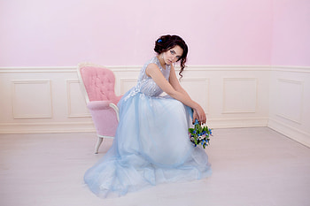 Beauty, blue, chair, pink, bouquet, model, flower, girl HD wallpaper