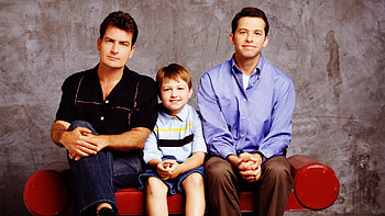 Beloved TV show, Ashton Kutcher, Walden Schmidt, Comedy series HD wallpaper