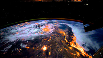 [Dreamscene] Animated - Earth View from the ISS - YouTube HD wallpaper