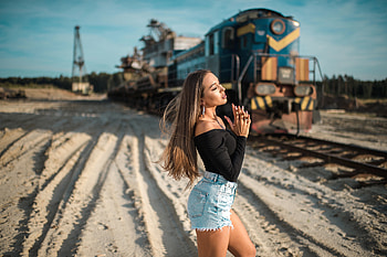Girl Trian Side Closed Eyes , girls, model HD wallpaper