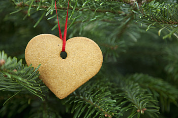 ๑๑ Season Heart ๑๑, winter, holidays, ribbon, christmas tree decoration, gingerbread, believe, special, season, love, detail, christmas, red, heart, forever HD wallpaper