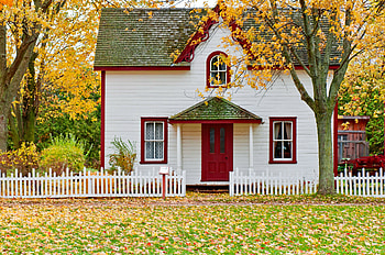 Autumn in countryside, fall, house, autumn, peaceful, countryside, foliage, serenity, leaves, fence, village HD wallpaper