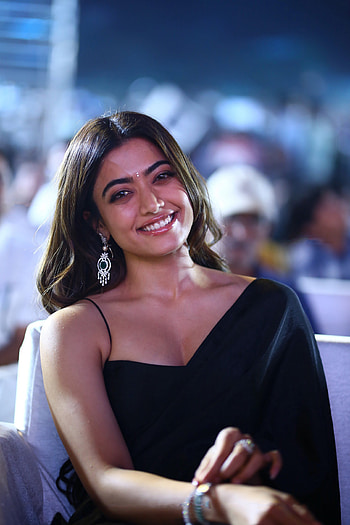 rashmika mandanna, BTS, actress, dress, lip, black, pushpa, Tollywood HD phone wallpaper