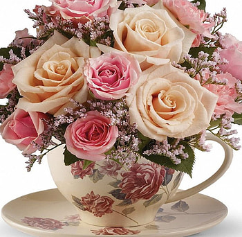 A fragrant cup, white, flower arrangements, roses, soft, colors, cup, background, flowers, pastels HD wallpaper