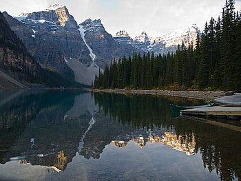 Moraine Lake in Early Morning, trees, sky, lake, mountain HD wallpaper