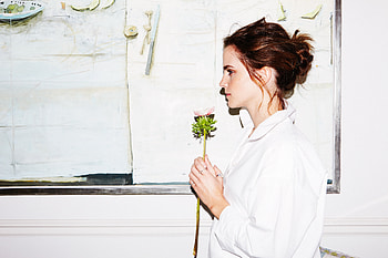 Emma Watson Holding Flower, emma-watson, celebrities, girls HD wallpaper