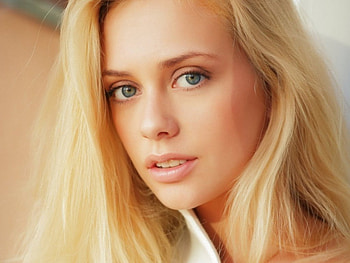 blonde, pose, girl, look, beauty HD wallpaper