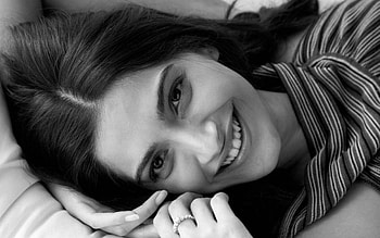 Sonam Kapoor Moncohrome, sonam-kapoor, indian-celebrities, girls, desi-girls, monochrome, black-and-white HD wallpaper