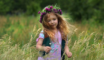 Little girl, girl, copil, summer, wind, pink, flower, green, child, wreath HD wallpaper