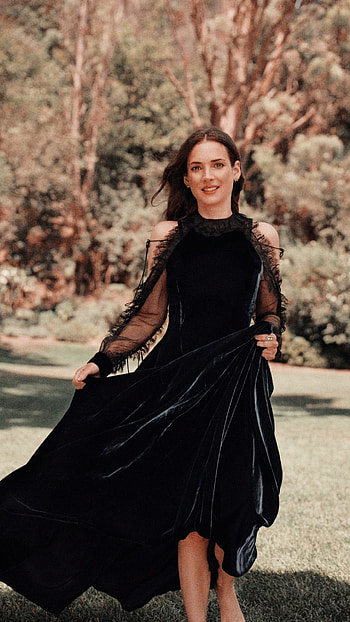 Winona Ryder, Movie roles, Iconic actress, Celebrity HD phone wallpaper