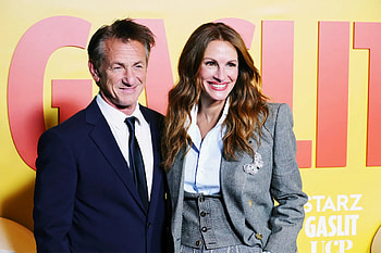 Sean Penn, Gaslit TV show, Dynamic duo, Captivating chemistry HD wallpaper