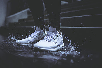 Water, Miscellanea, Miscellaneous, Legs, Sneakers, Spray HD wallpaper