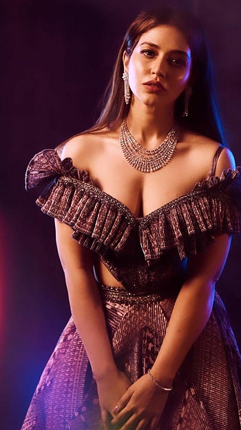 Priyanka jawalkar, telugu actress, cleavage HD phone wallpaper