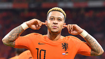 BVB memphis depay, Football transfer, Dortmund's interest, Striker signing HD wallpaper
