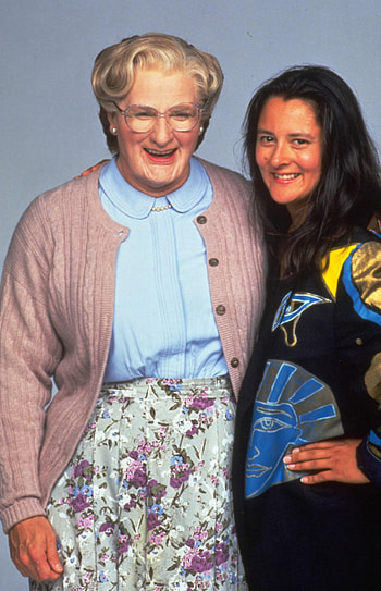 Mrs. Doubtfire Robin Williams, Fanpop , Comedy classic, Iconic actor HD phone wallpaper