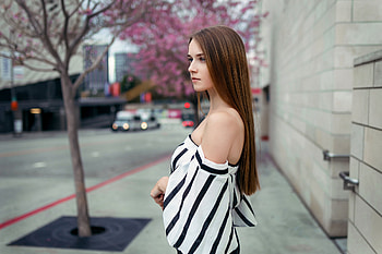 Brunette Girl Lookig Into Distance Outdoors, brunette, girls, model, outdoors HD wallpaper