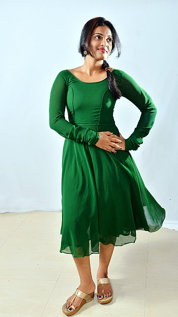 Meenakshi, tamil actress HD phone wallpaper