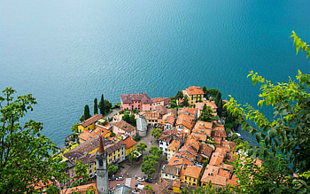 Lake Como panorama, Varenna rooftops, Italian charm, High-quality HD wallpaper