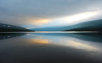 Groveljo Fjall @ Sweeden, oceans, beautiful, reflections, overcast, nature, mountains, water, calm, fjord HD wallpaper