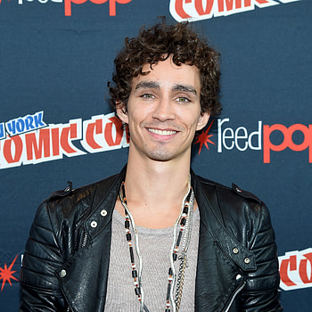 Robert Sheehan net worth, Personal life, Love life, Otakukart HD phone wallpaper