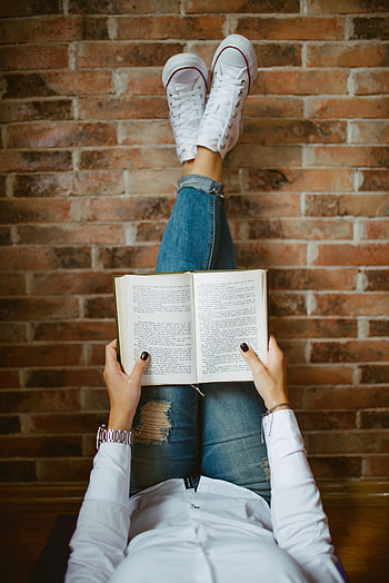 Miscellanea, Miscellaneous, Sneakers, Girl, Book, Shoes, Reading HD phone wallpaper