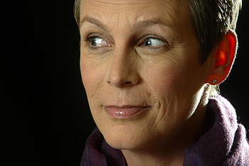 Jamie Lee Curtis, Fanpop , Stylish pose, Timeless beauty HD wallpaper