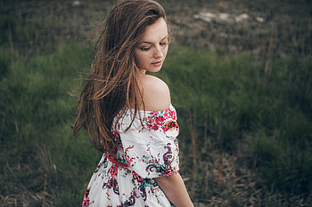 Brunette Depth Of Field Outdoors, brunette, depth-of-field, girls, outdoors, model HD wallpaper