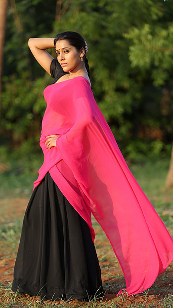 Rashmi Gautam, guntur takies, telugu actress, saree lover HD phone wallpaper