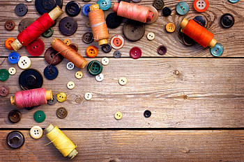 Sssr, Miscellanea, Miscellaneous, Thread, Threads, Buttons, Sewing, Wood Background, Wooden Background HD wallpaper