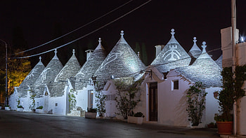 Nighttime charm, Alberobello's cityscapes HD wallpaper