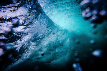 Underwater, blue bubbles, close up HD wallpaper