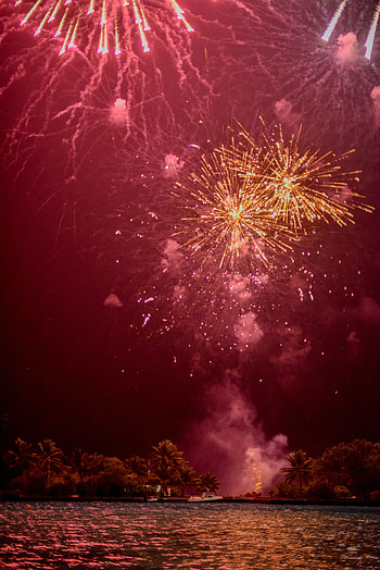 Holidays, Smoke, Salute, Sparks, Holiday, Firework, Fireworks HD phone wallpaper