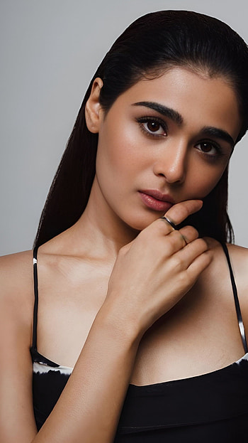 Shalini pandey, telugu actress HD phone wallpaper