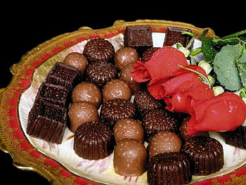 who likes chocolate yummy yummy, yummy, candy HD wallpaper