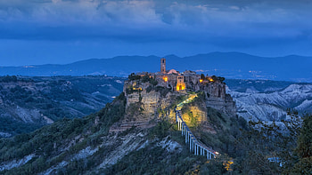 Lazio, Civita di Bagnoregio, Blue hour, Windows 10 spotlight HD wallpaper