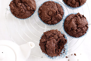 Basic chocolate muffins, Muffin, Decadent treat HD wallpaper