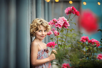 Little girl, blonde, girl, copil, little, summer, ania bojda, pink, flower, red, child HD wallpaper