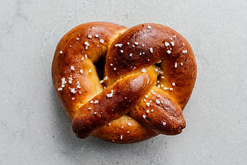 Pretzel, I am a food blog, Food HD wallpaper