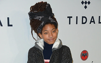 Willow Smith, Feminism stance, Uncertain opinion, Thoughtful reflection HD wallpaper