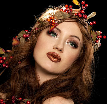 GREEN EYES BEAUTIFUL.., had band, wood, green, brunette, eyes, beautiful, flowers, woman HD wallpaper