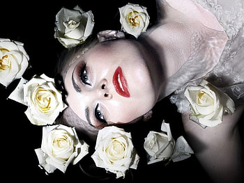 BEAUTIFUL WOMAN -WHITE ROSES, white, black, eyes, beautiful, woman, white roses, pretty, face, lips, inosence HD wallpaper