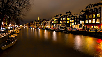 Amsterdam, Nighttime, River Amstel, Reflection of lights HD wallpaper