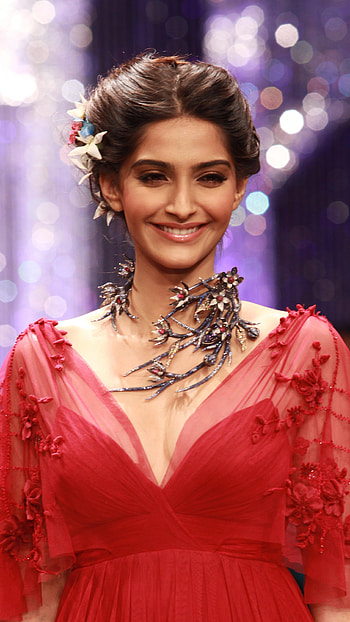 Sonam Kapoor, Bollywood HD phone wallpaper