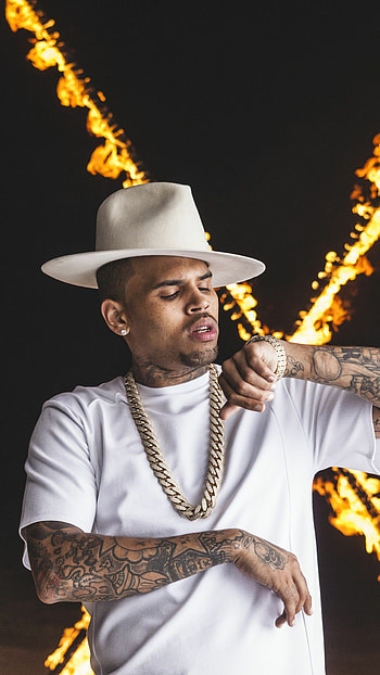 Chris Brown's impact, Striking , Mesmerizing visuals, Captivating presence HD phone wallpaper