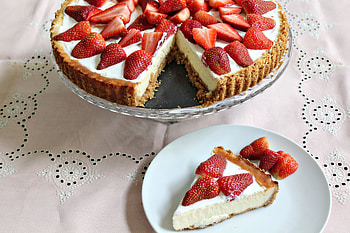Strawberry cheesecake, strawberry, dessert, cheesecake, food, cake HD wallpaper