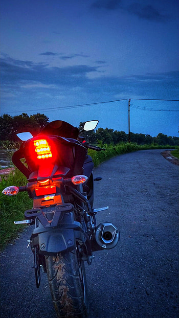 R15 Bike, Red Light, Yamaha Sports Bike HD phone wallpaper