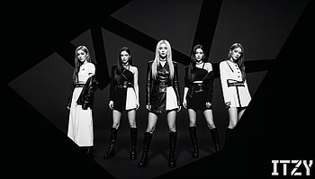 ITZY — Midnight Noir, K-pop, Girl Band, Fashion, Black & White HD wallpaper